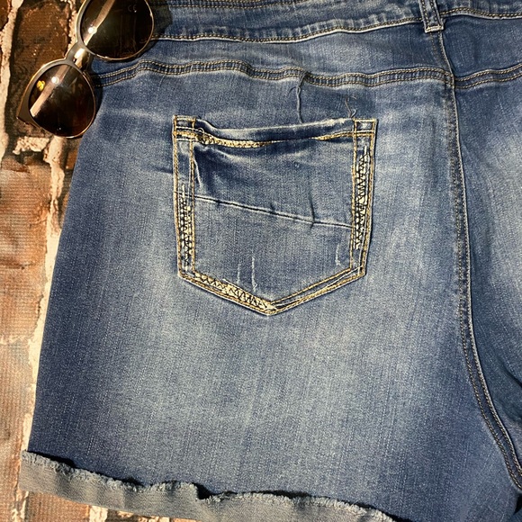 Maurice’s Plus Size Distressed Denim Jean Shorts - Picture 6 of 7